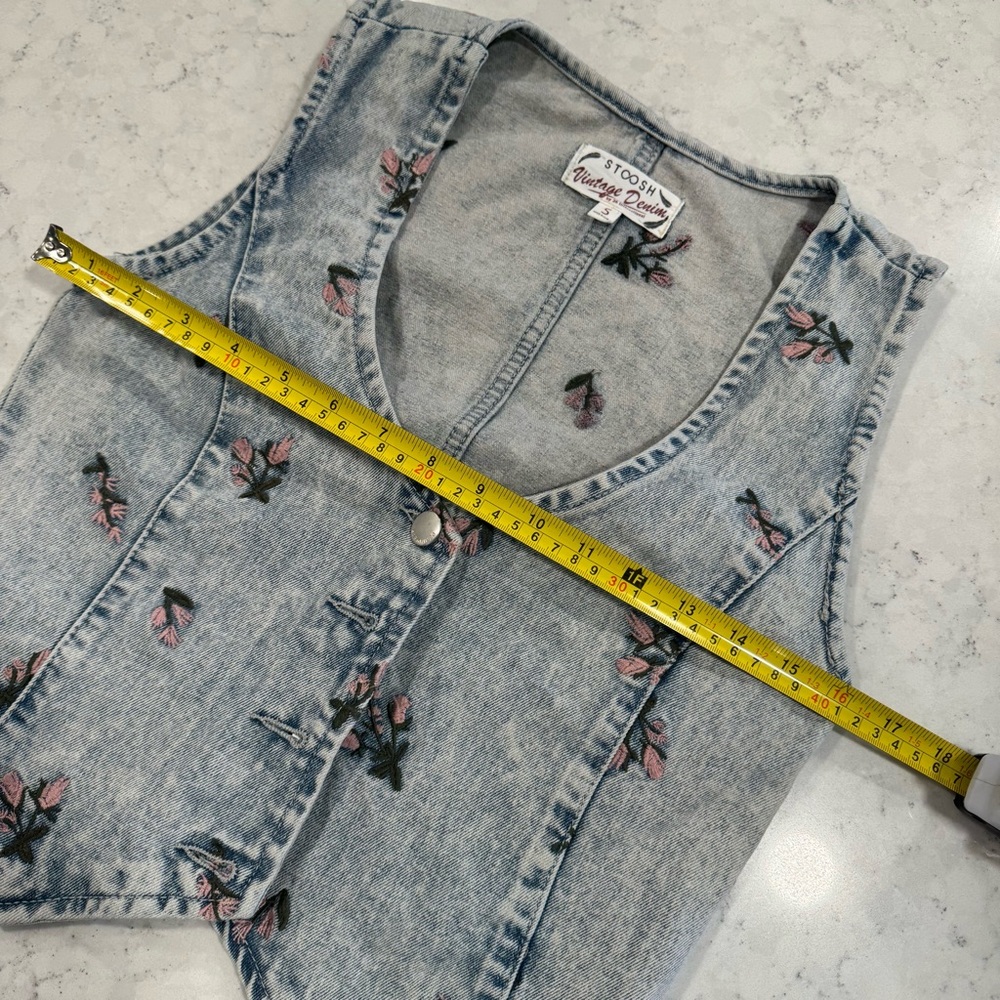 Stoosh Vintage Denim by 26 International Embroidered Floral Vest Pink Flowers - Picture 9 of 10